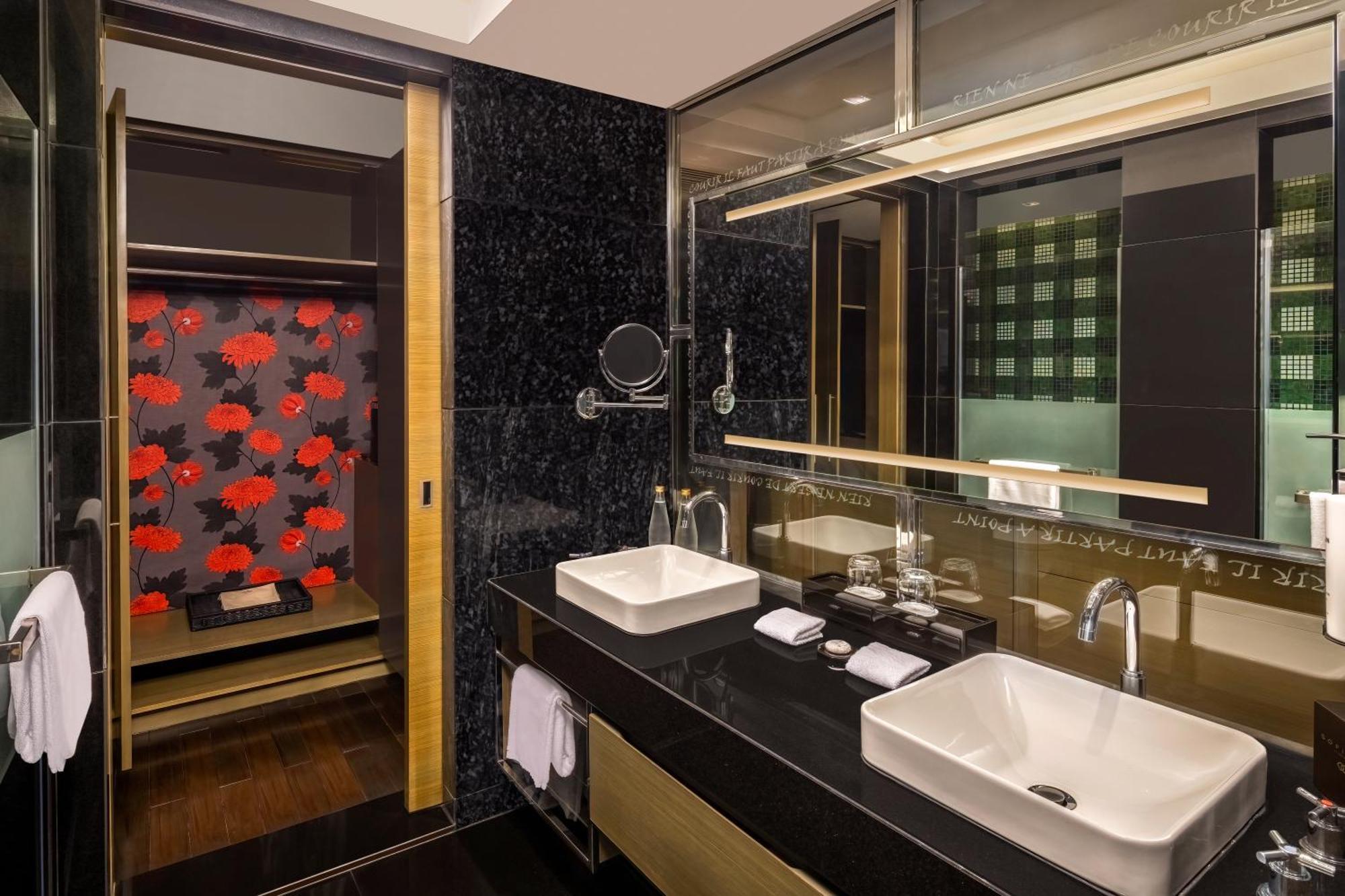 Sofitel Saigon Plaza 5*